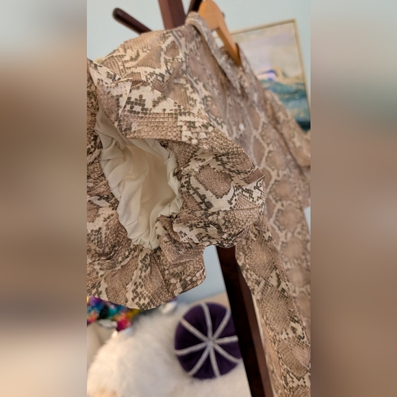 NWT Bailey/44 Women's Snake Print Puff Sleeve Top Size L - Picture 11 of 13